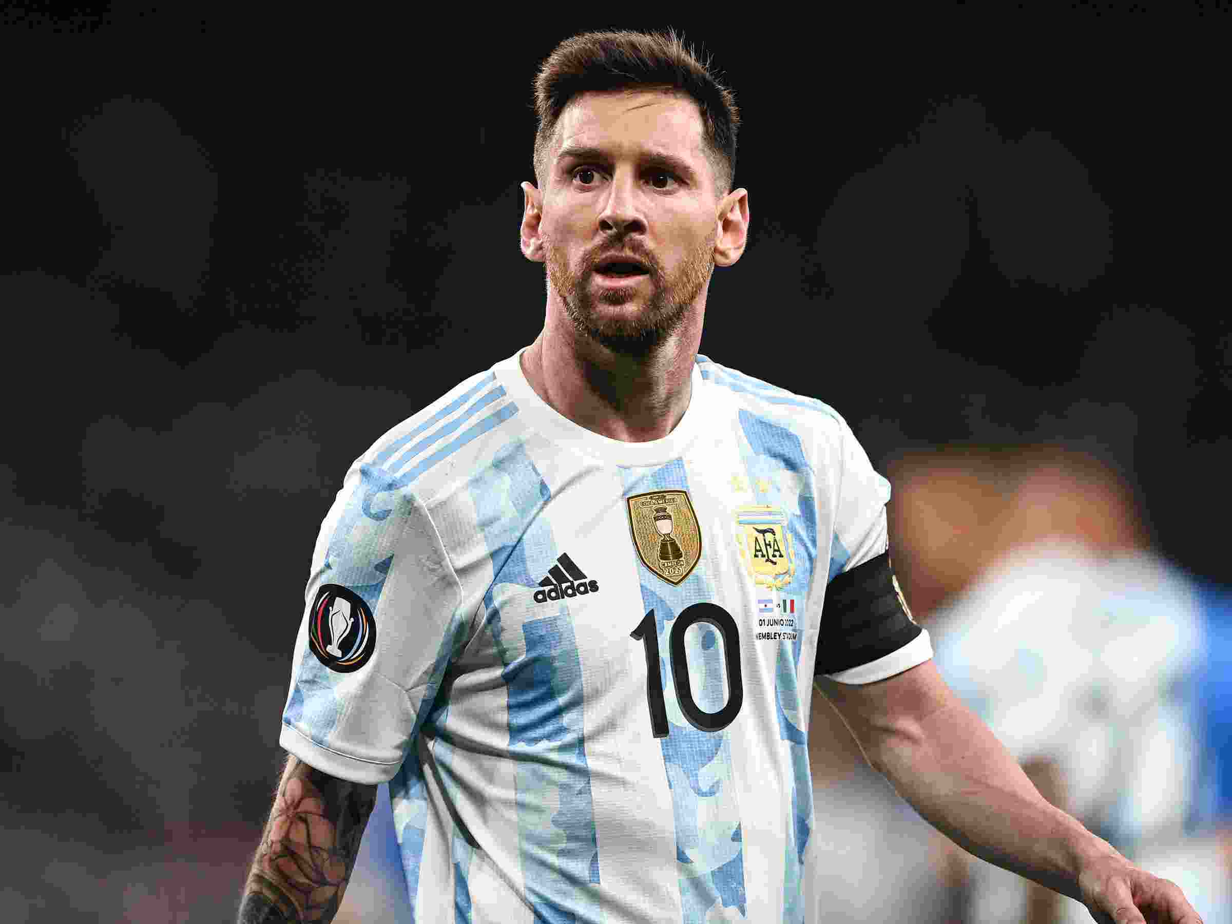 মাঠের খেলার চেয়ে মারামারিতেই ওদের মনোযোগ বেশি
