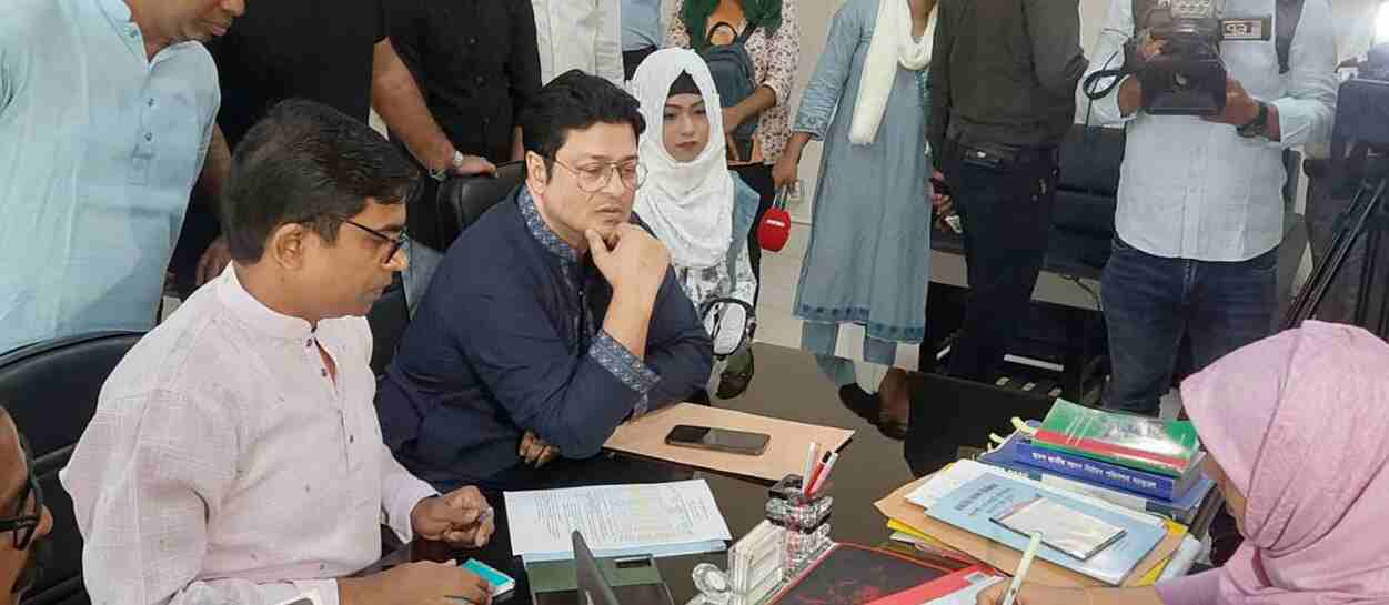 মনোনয়নপত্র সংগ্রহ করলেন চিত্রনায়ক ফেরদৌস, মানুষ তাকে ভালোবেসে ভোট দেবে : ফেরদৌস