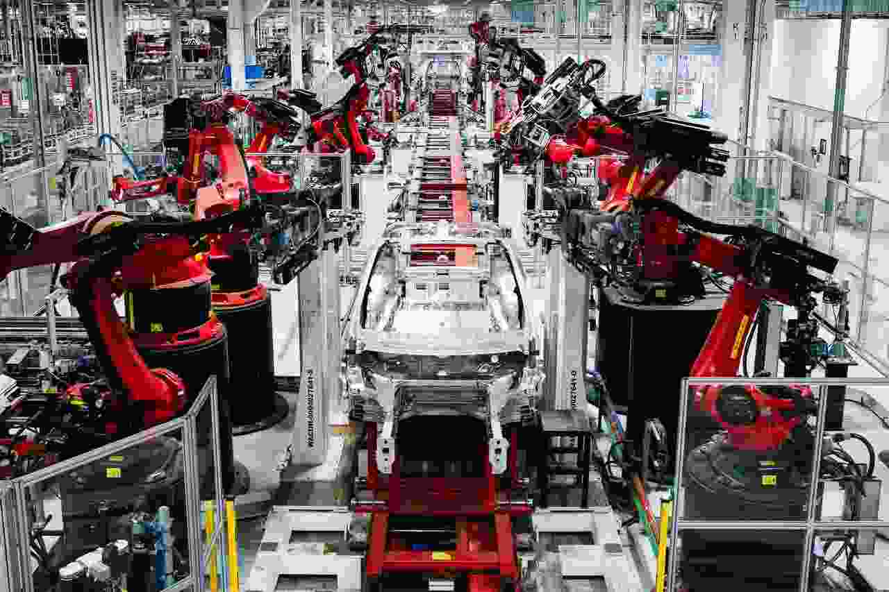 Tesla robot attacks an engineer at Tesla's Texas factory during violent malfunction