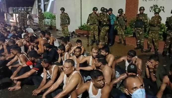 সচিবালয় এলাকায় আনসারদের সঙ্গে শিক্ষার্থীদের সংঘর্ষ: ৪ শতাধিক সদস্য আটক